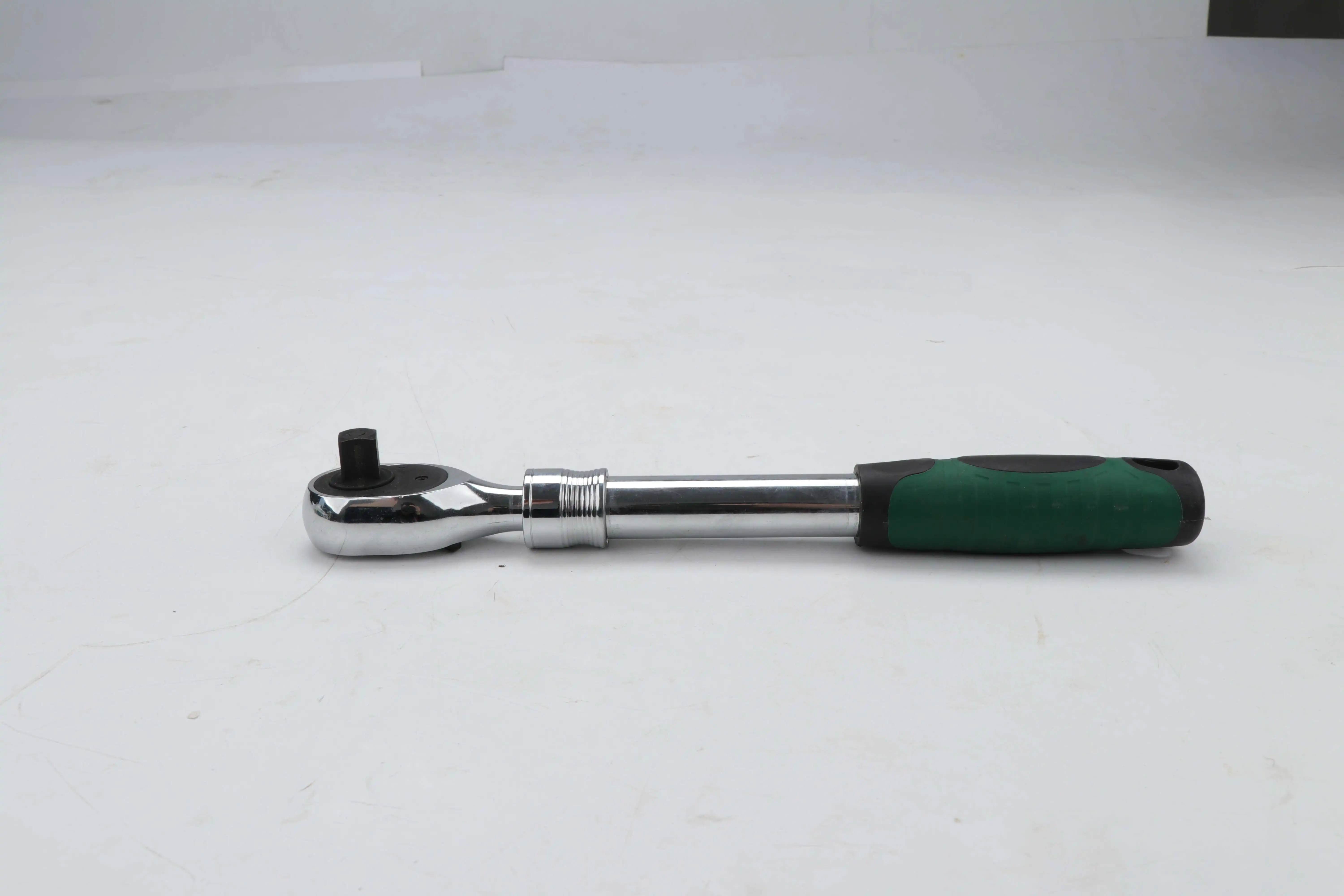 How Does a 1/2" Mirror Telescopic Ratchet Wrench Mechanics?